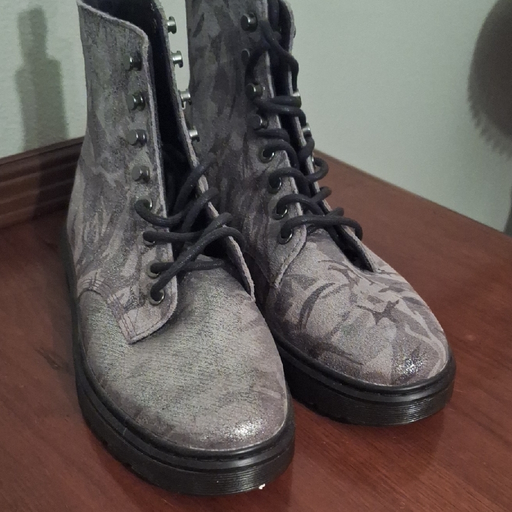 Dr Martens Womens Silver Camo Boots, Size 7, New